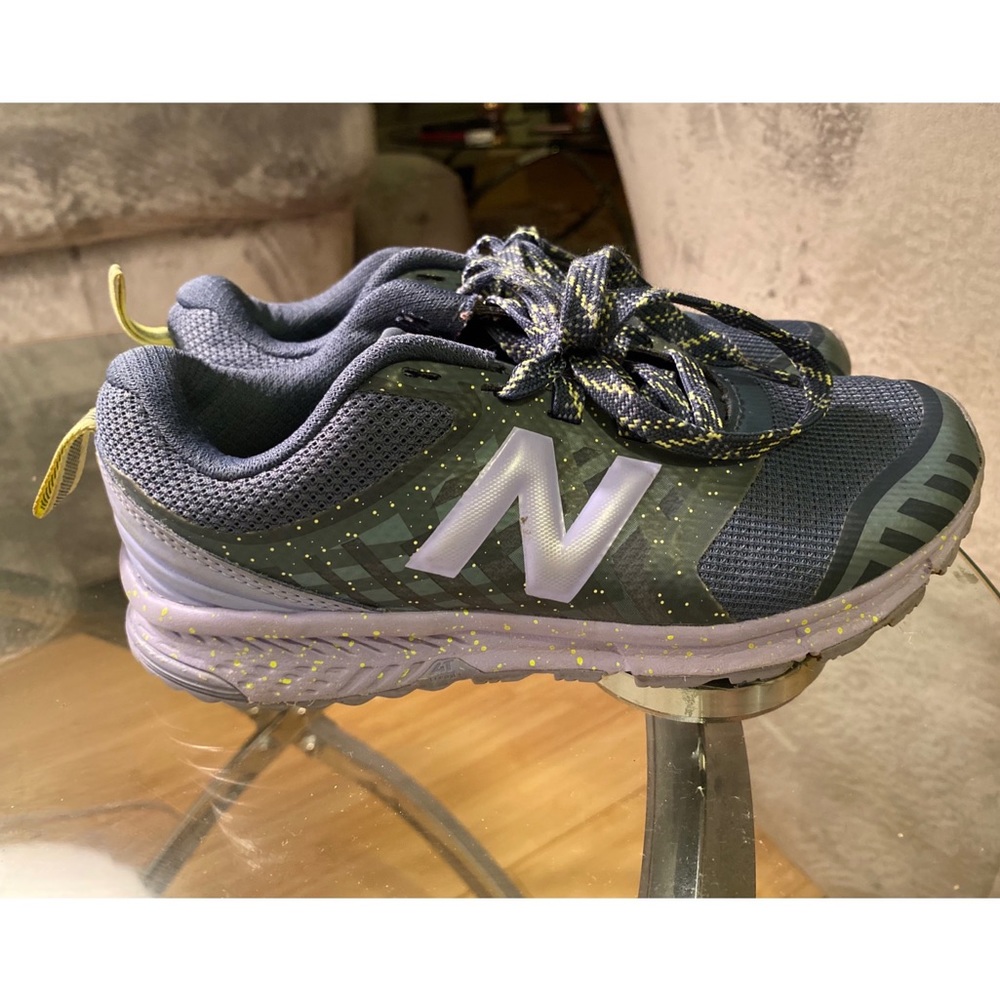 New Balance lil girl size almost like new 💜